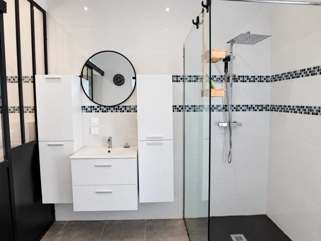 Salle d’eau douche - Logis de la Castagne