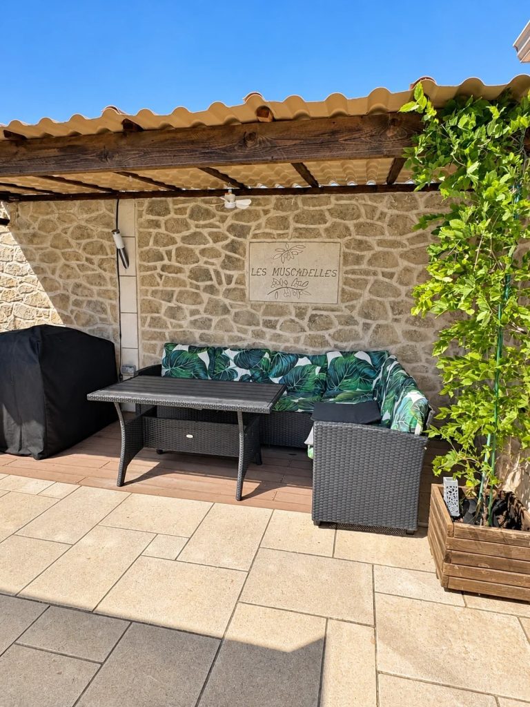 Pergola salon - Logis de la Castagne