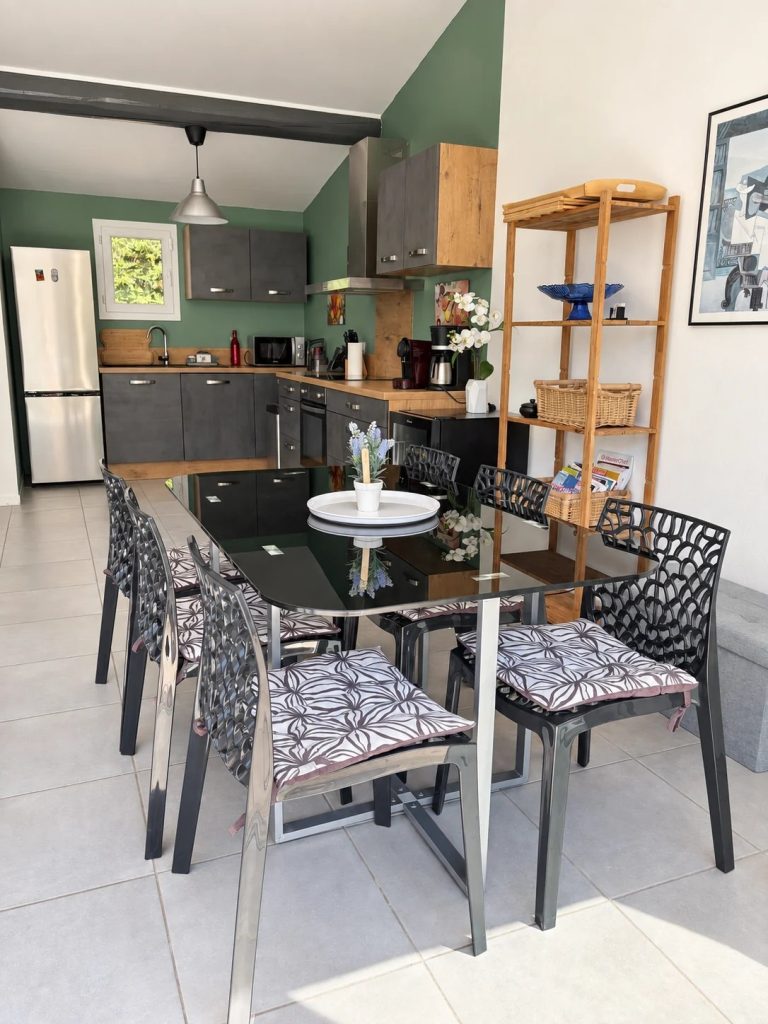 Salle a manger cuisine - Logis de la Castagne